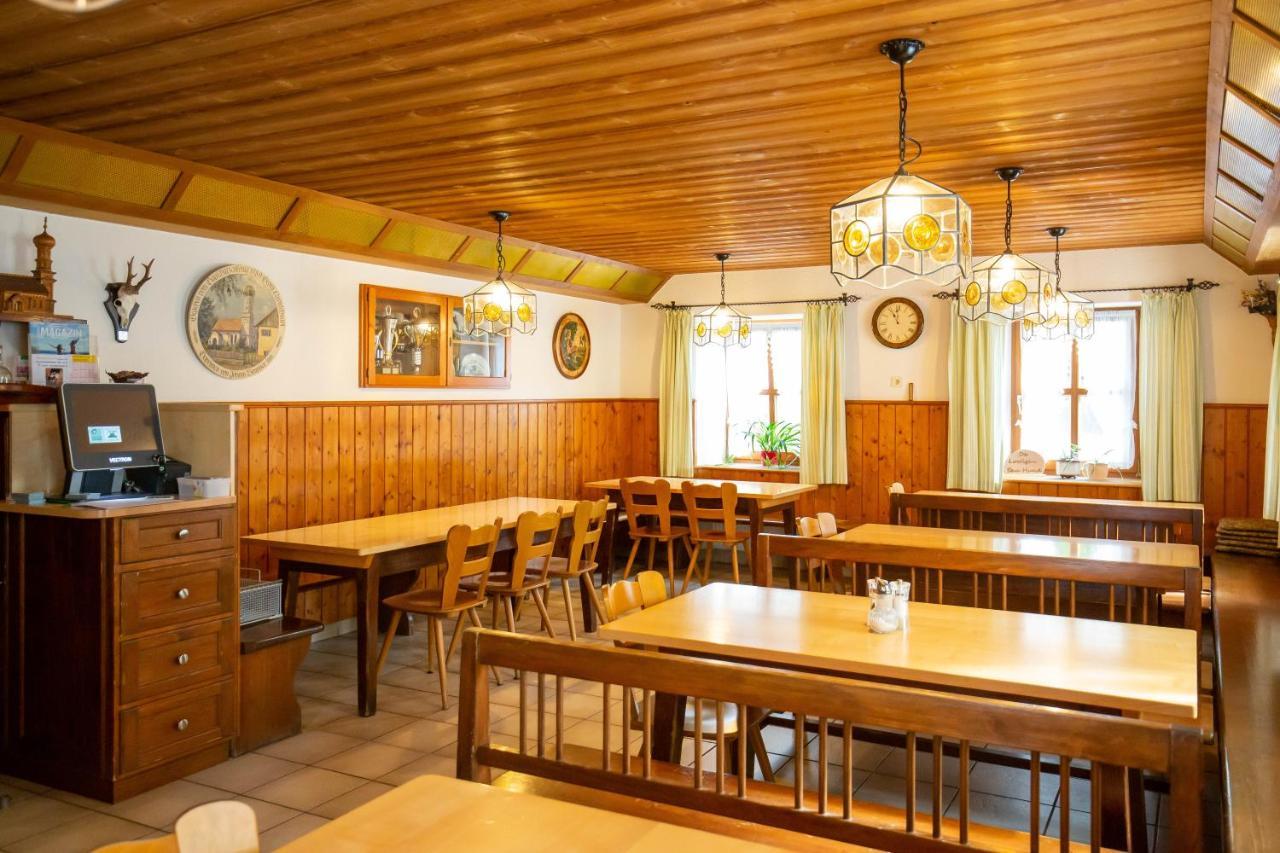 Gasthaus Und Hotel Goettler Josef Rumeltshausen Exteriör bild