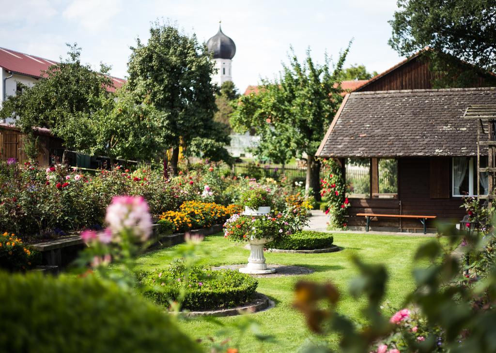 Gasthaus Und Hotel Goettler Josef Rumeltshausen Exteriör bild