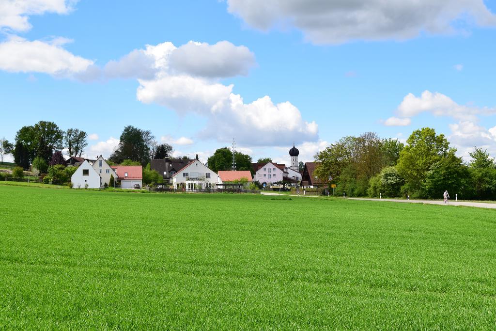 Gasthaus Und Hotel Goettler Josef Rumeltshausen Exteriör bild